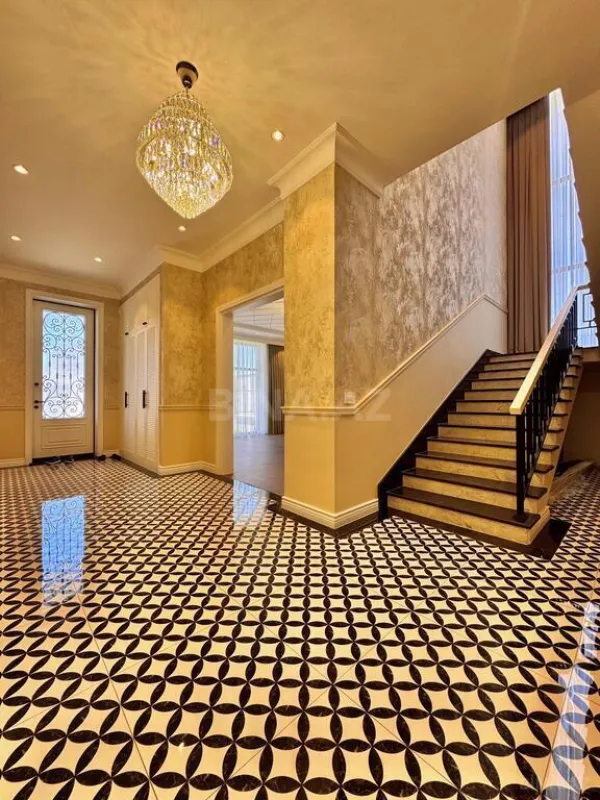 Satılır 5 otaqlı həyət evi 350 m²