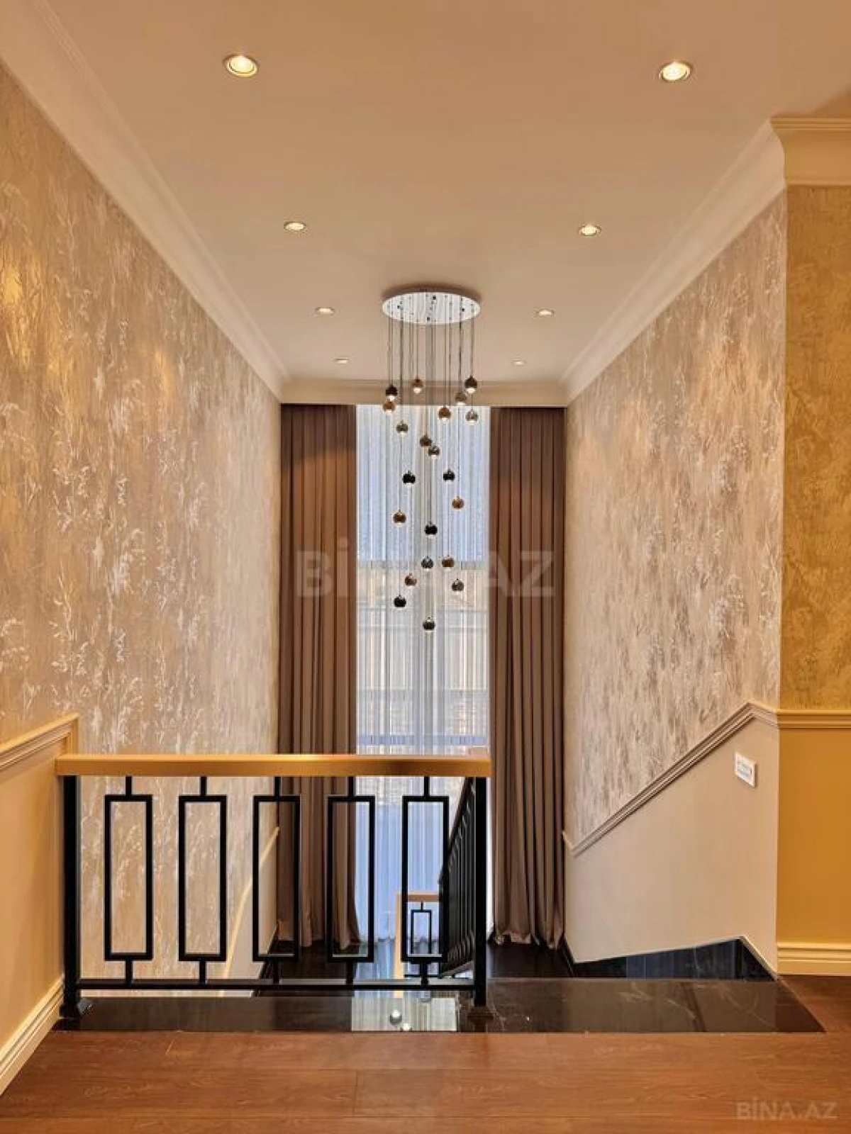 Satılır 5 otaqlı həyət evi 350 m²