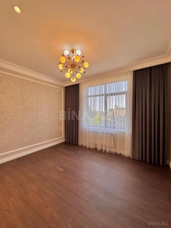 Satılır 5 otaqlı həyət evi 350 m²