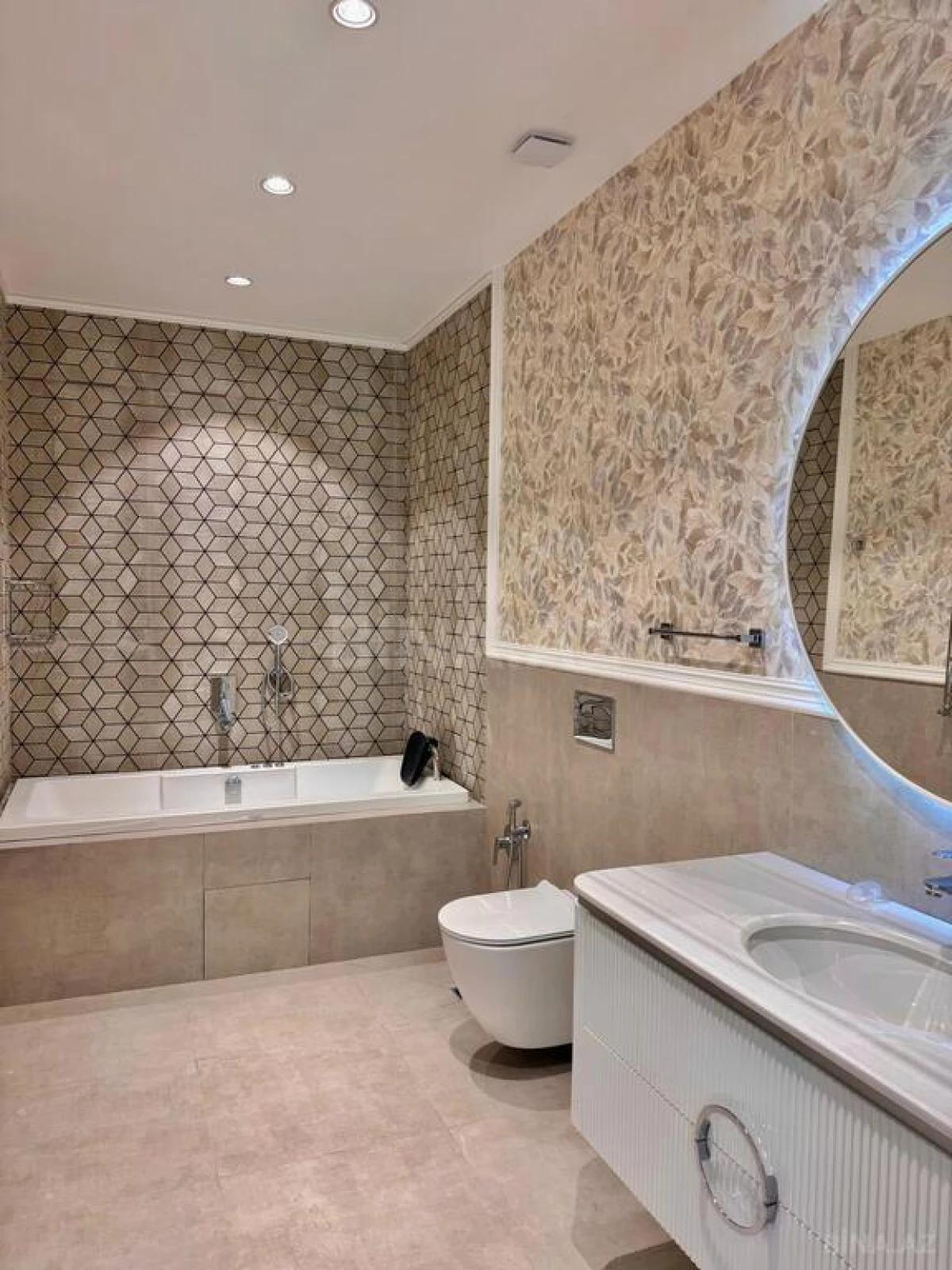 Satılır 5 otaqlı həyət evi 350 m²