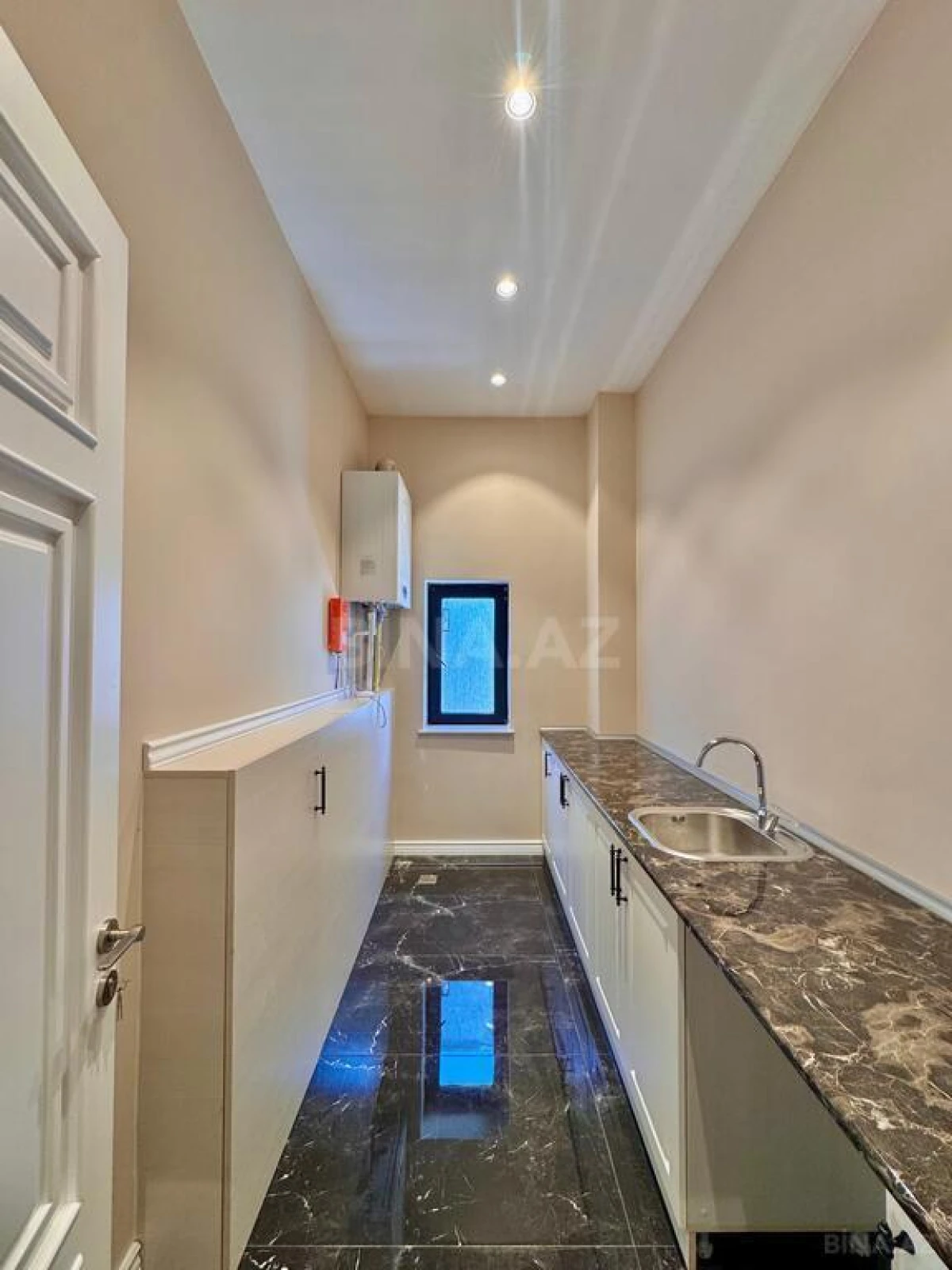 Satılır 5 otaqlı həyət evi 350 m²