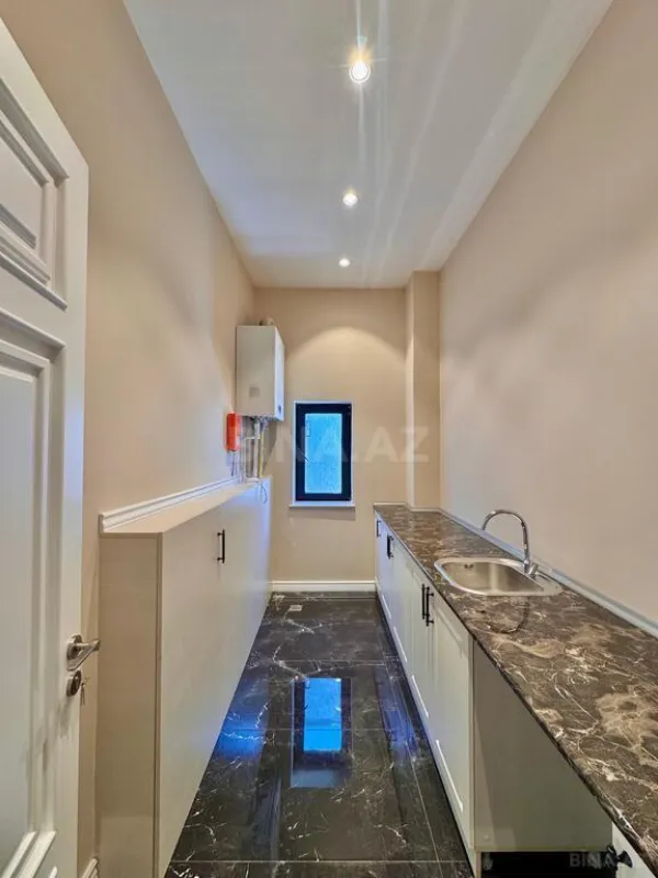Satılır 5 otaqlı həyət evi 350 m²
