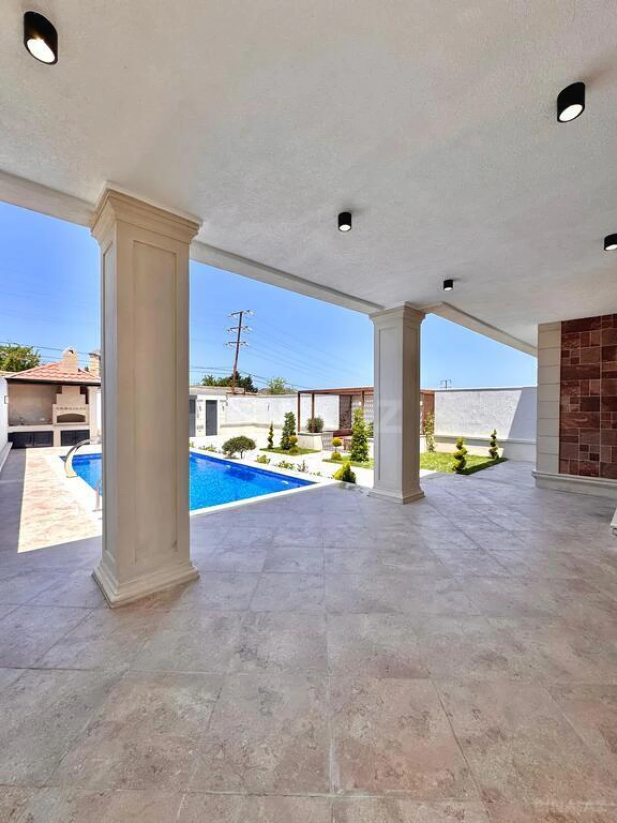 Satılır 5 otaqlı həyət evi 350 m²