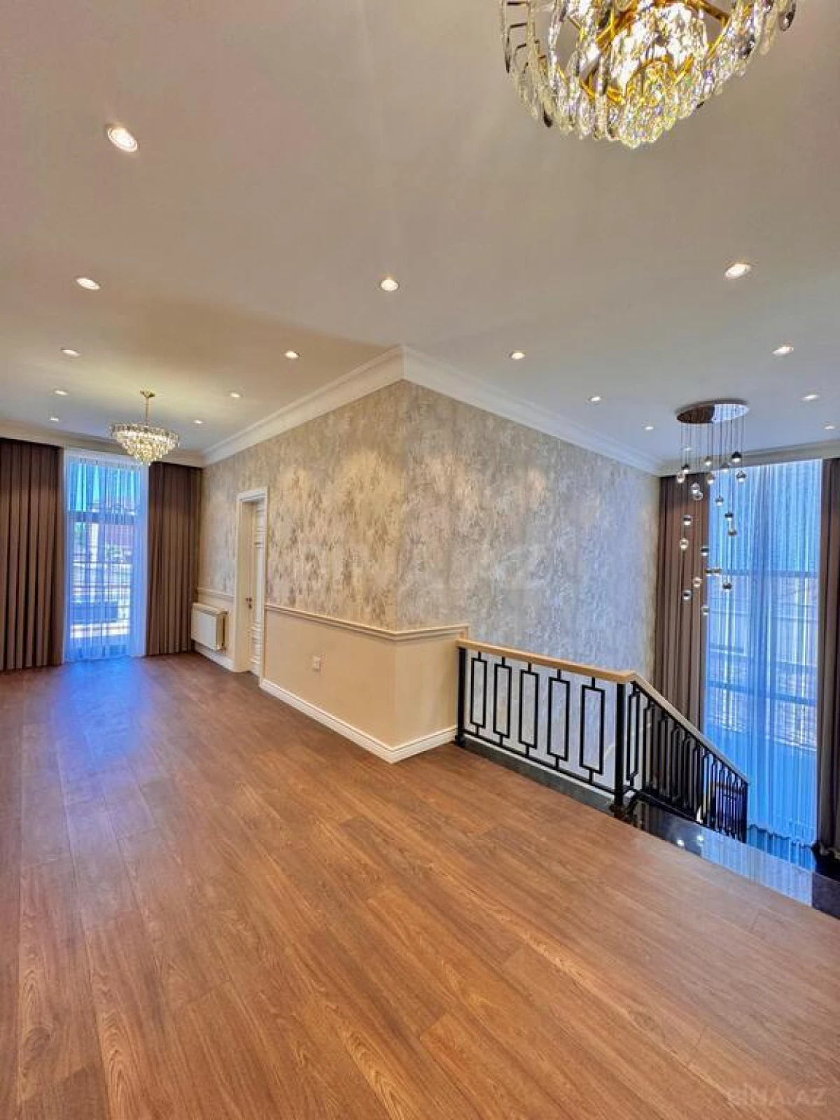 Satılır 5 otaqlı həyət evi 350 m²