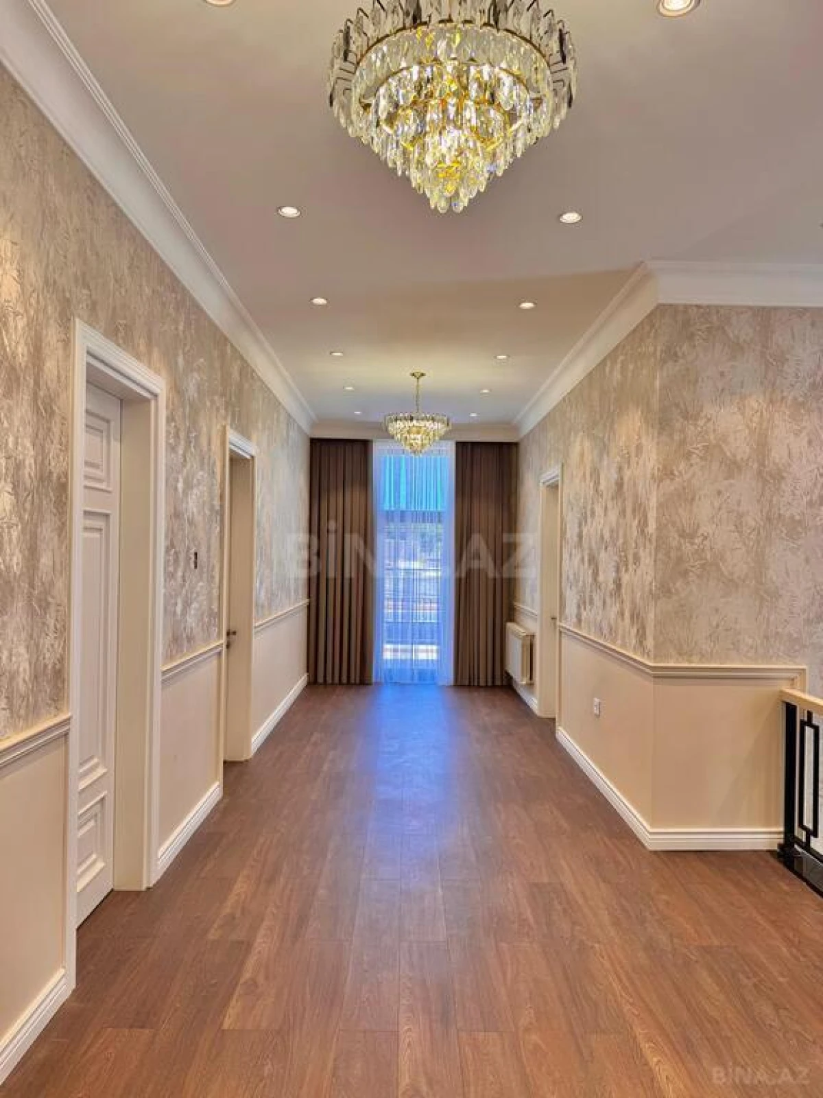 Satılır 5 otaqlı həyət evi 350 m²