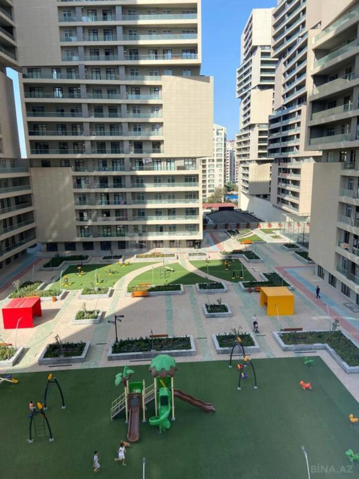 Satılır 2 otaqlı mənzil 106 m²