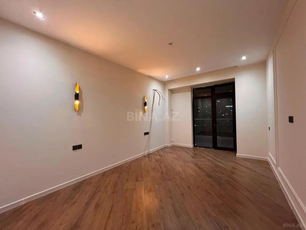 Satılır 2 otaqlı mənzil 106 m²