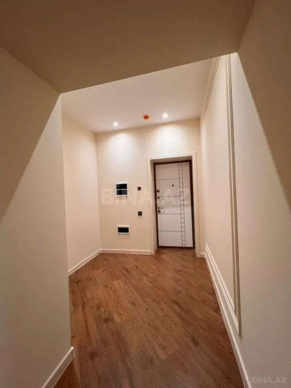 Satılır 2 otaqlı mənzil 106 m²