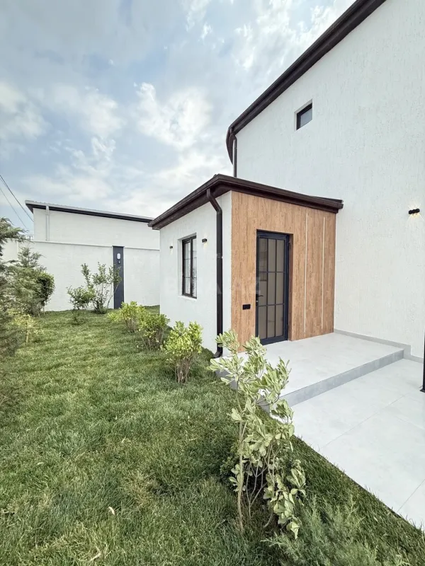 Satılır 5 otaqlı həyət evi 220 m²