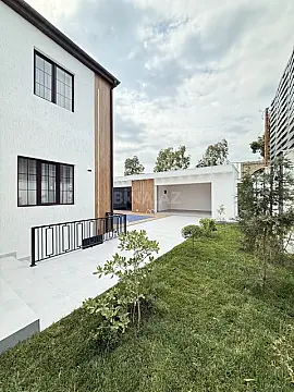 Satılır 5 otaqlı həyət evi 220 m²