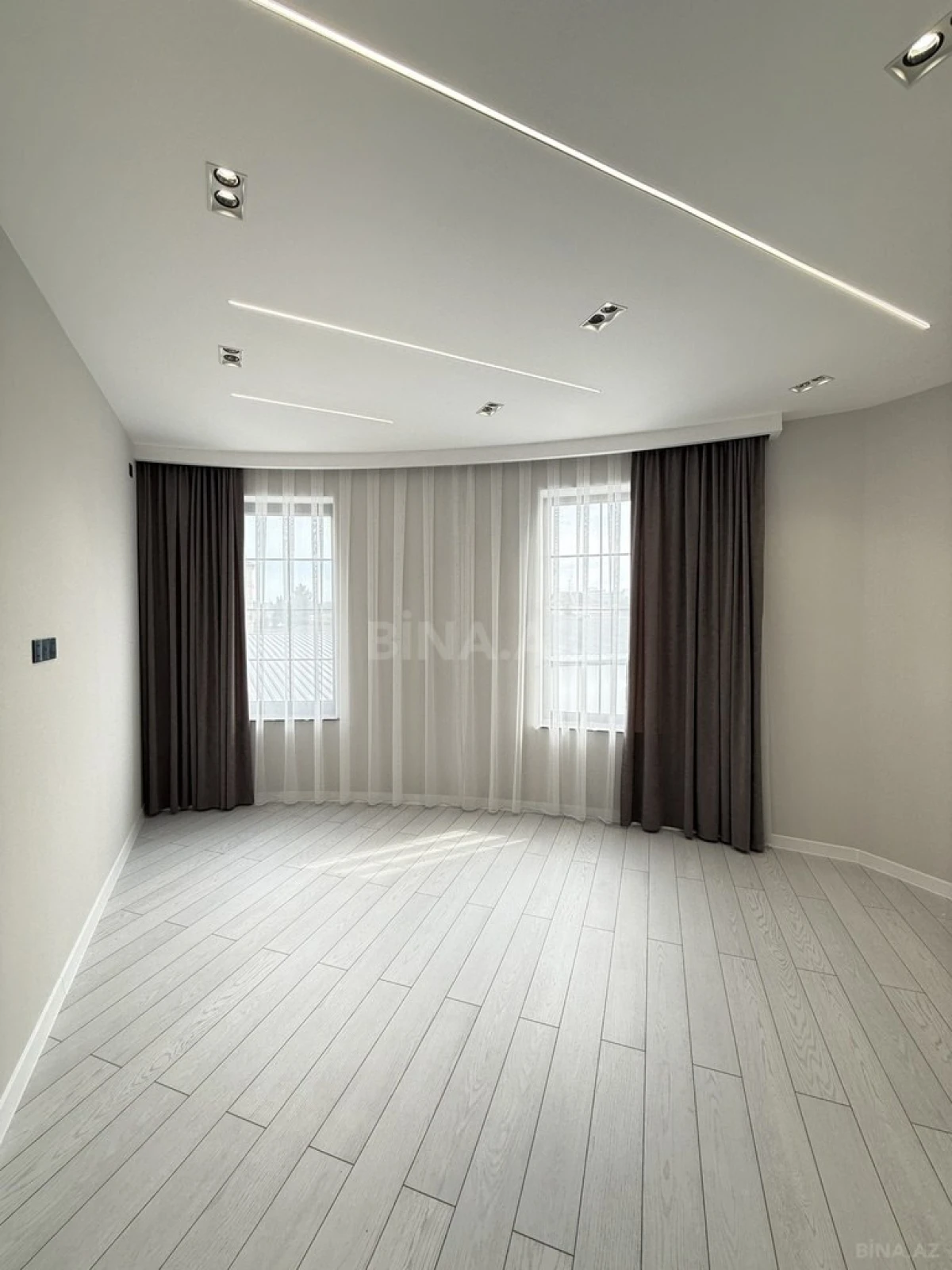 Satılır 5 otaqlı həyət evi 220 m²