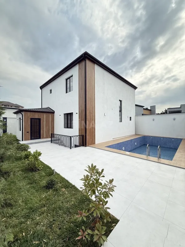 Satılır 5 otaqlı həyət evi 220 m²