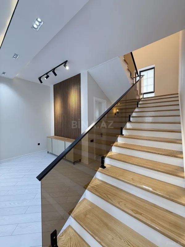 Satılır 5 otaqlı həyət evi 220 m²