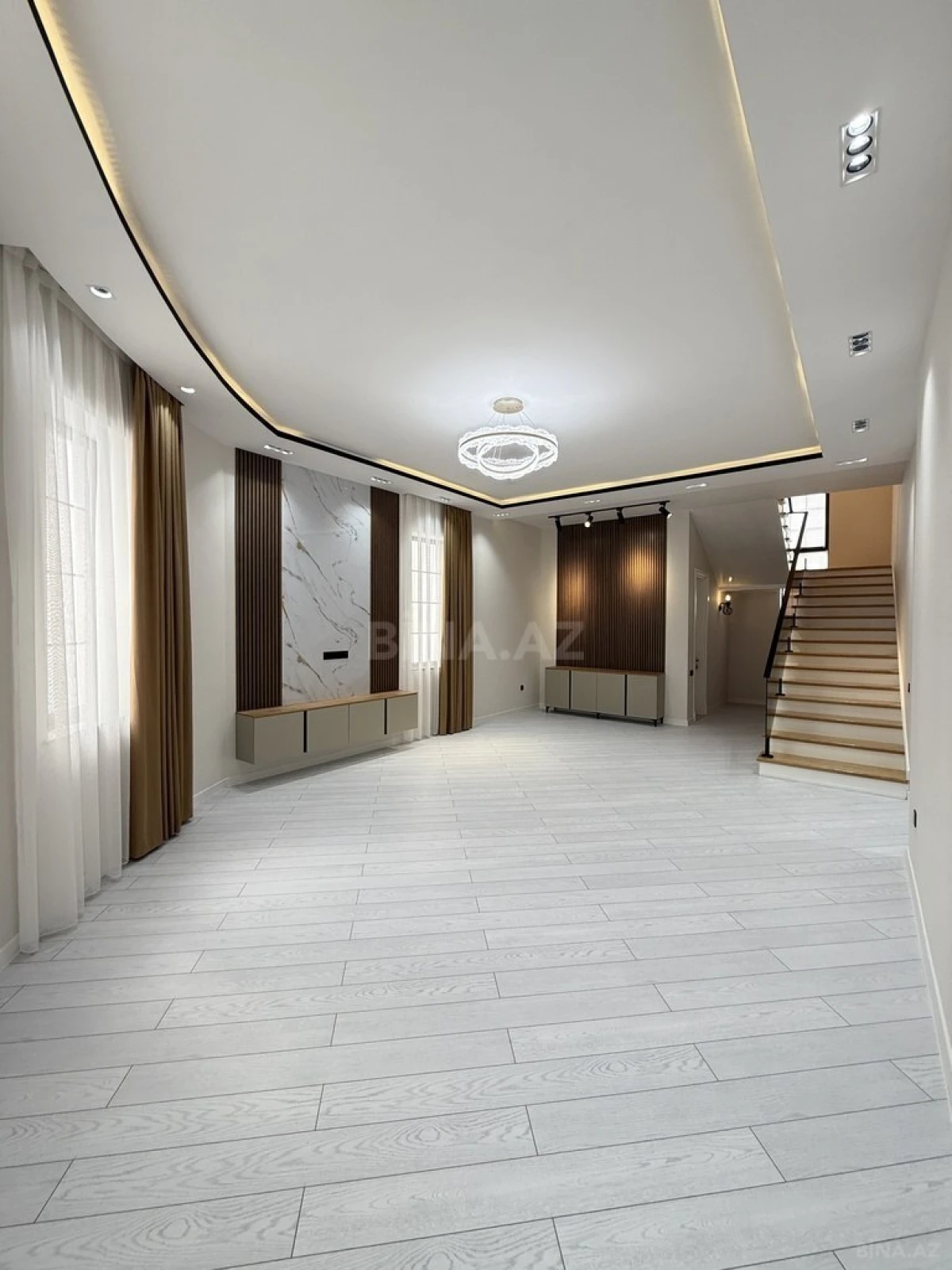 Satılır 5 otaqlı həyət evi 220 m²