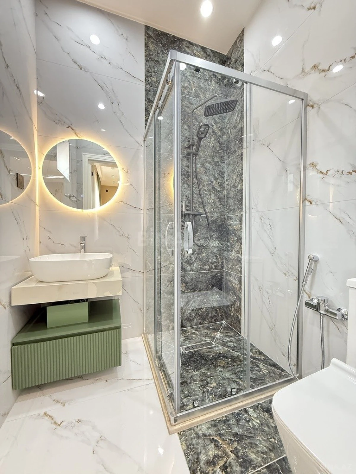 Satılır 5 otaqlı həyət evi 220 m²