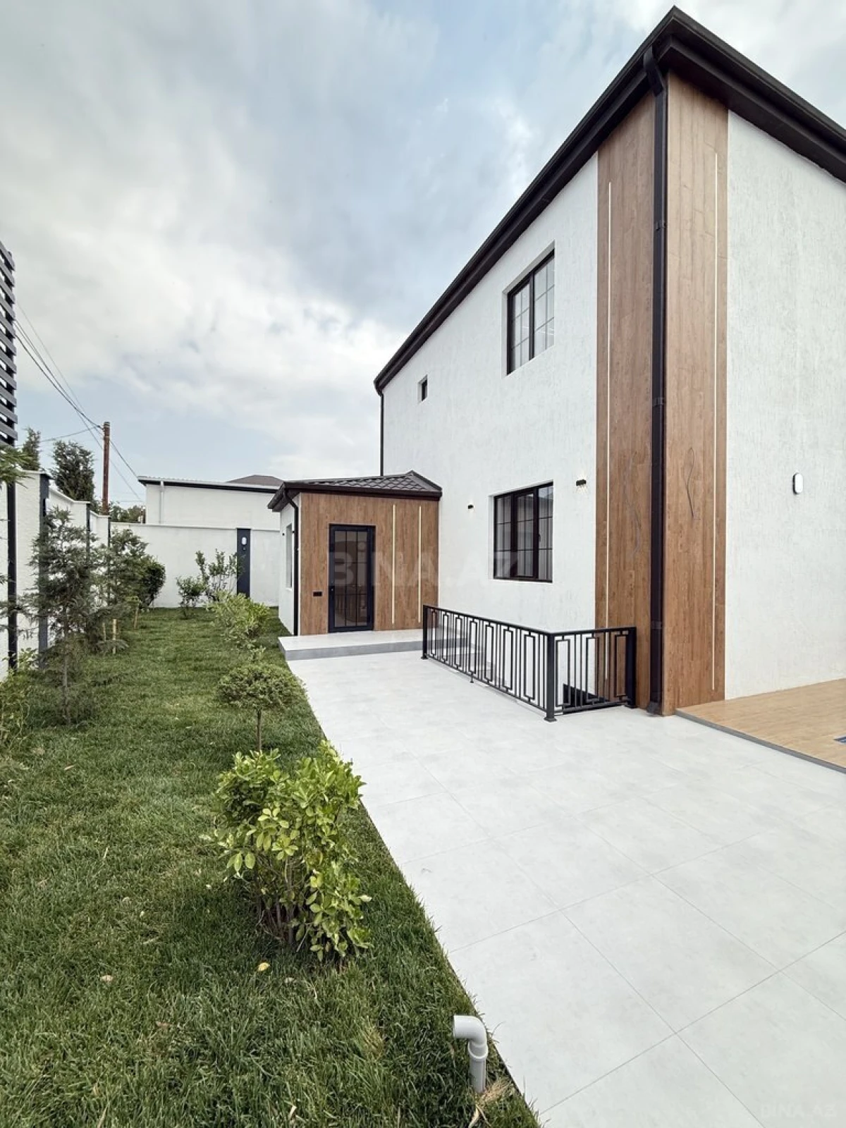 Satılır 5 otaqlı həyət evi 220 m²