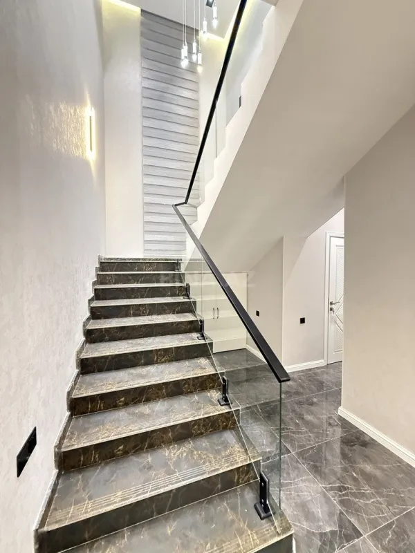 Satılır 6 otaqlı həyət evi 300 m²