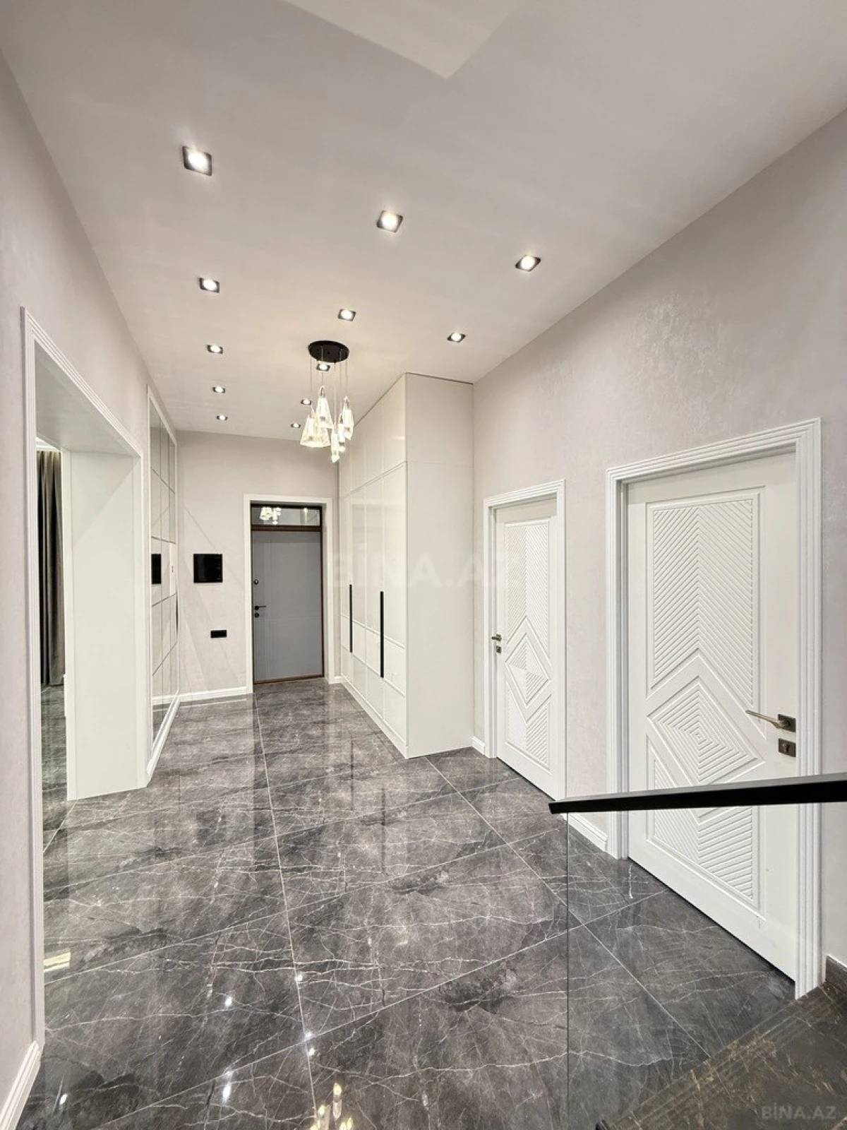 Satılır 6 otaqlı həyət evi 300 m²