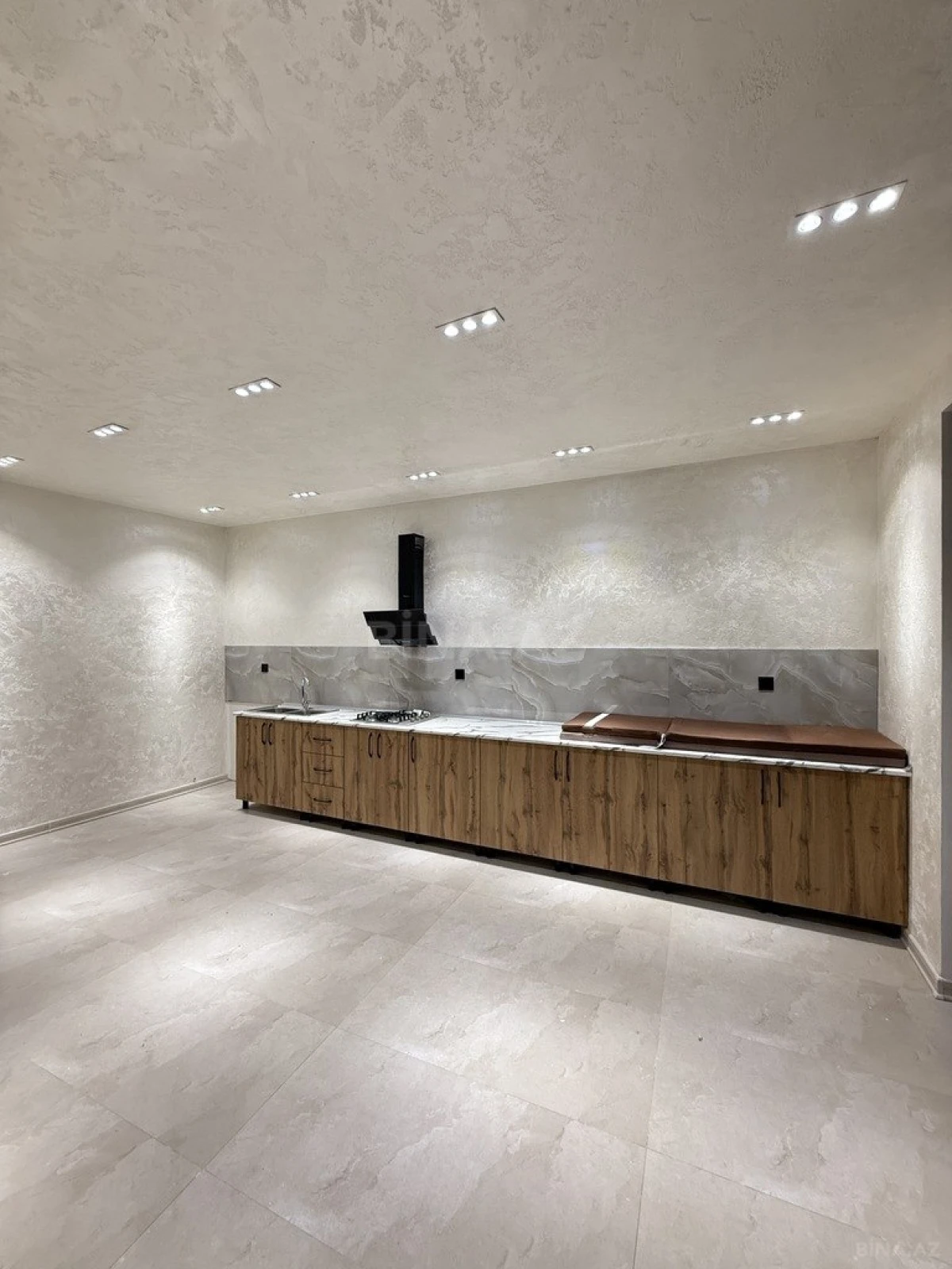 Satılır 6 otaqlı həyət evi 300 m²