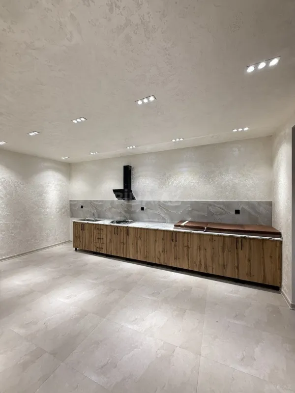 Satılır 6 otaqlı həyət evi 300 m²