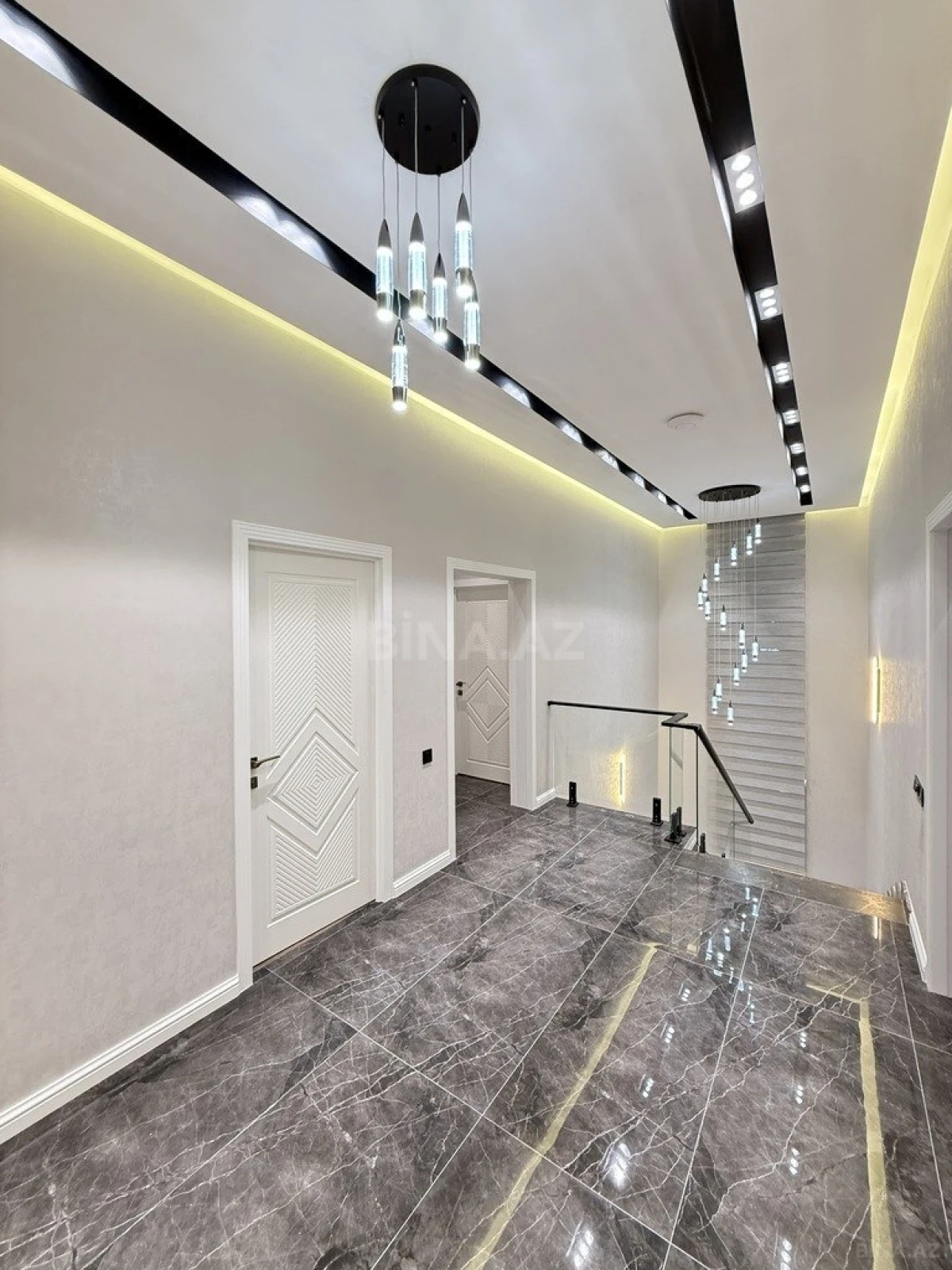 Satılır 6 otaqlı həyət evi 300 m²