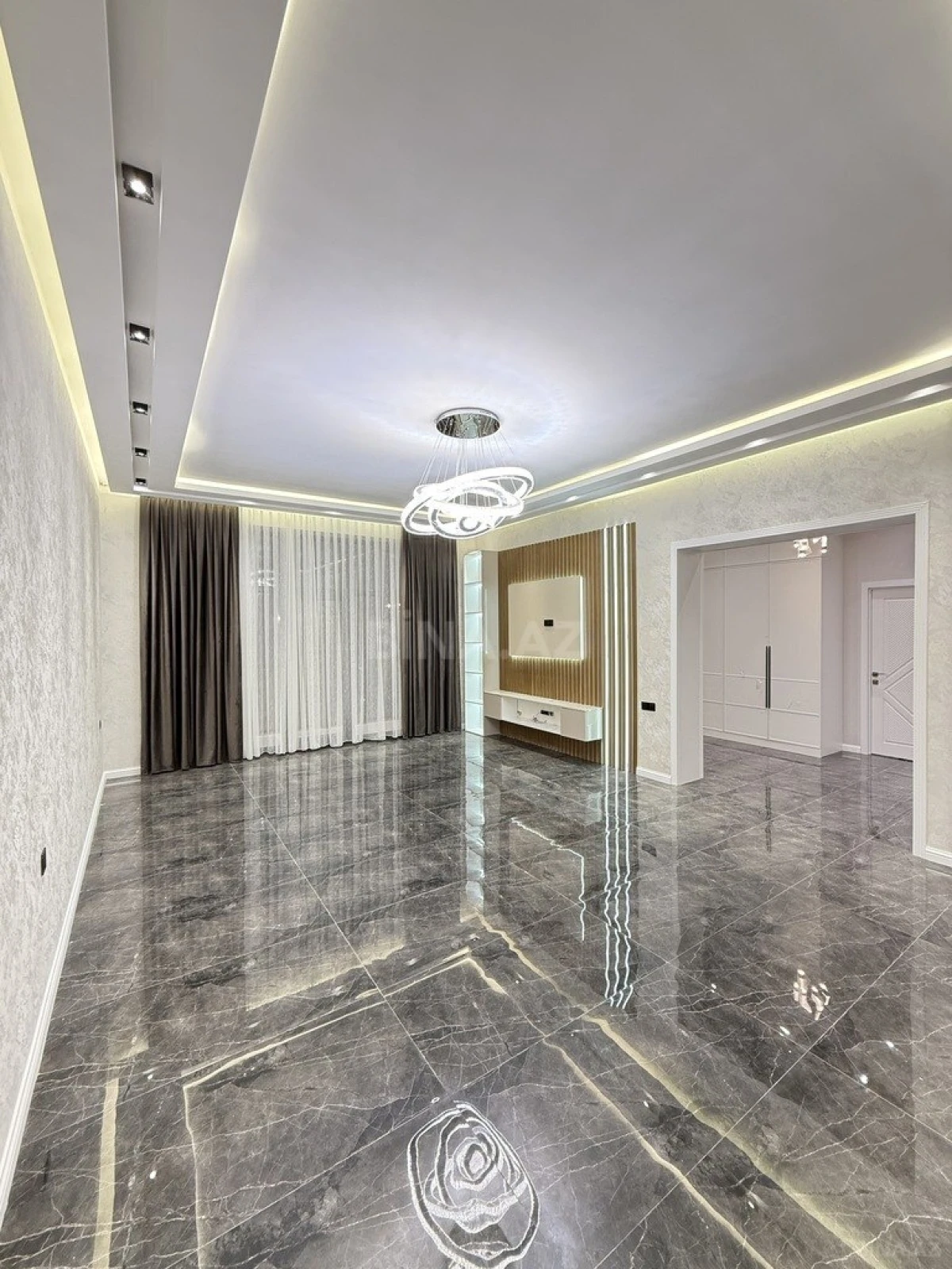 Satılır 6 otaqlı həyət evi 300 m²