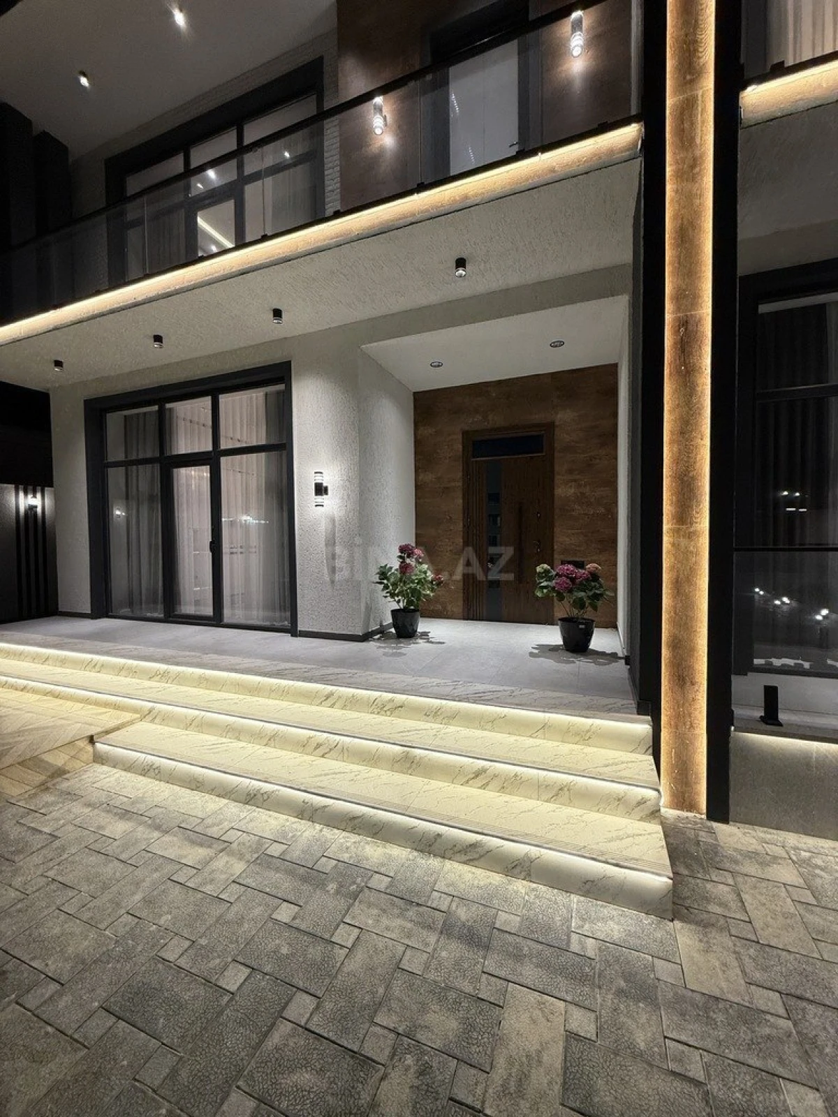 Satılır 6 otaqlı həyət evi 300 m²