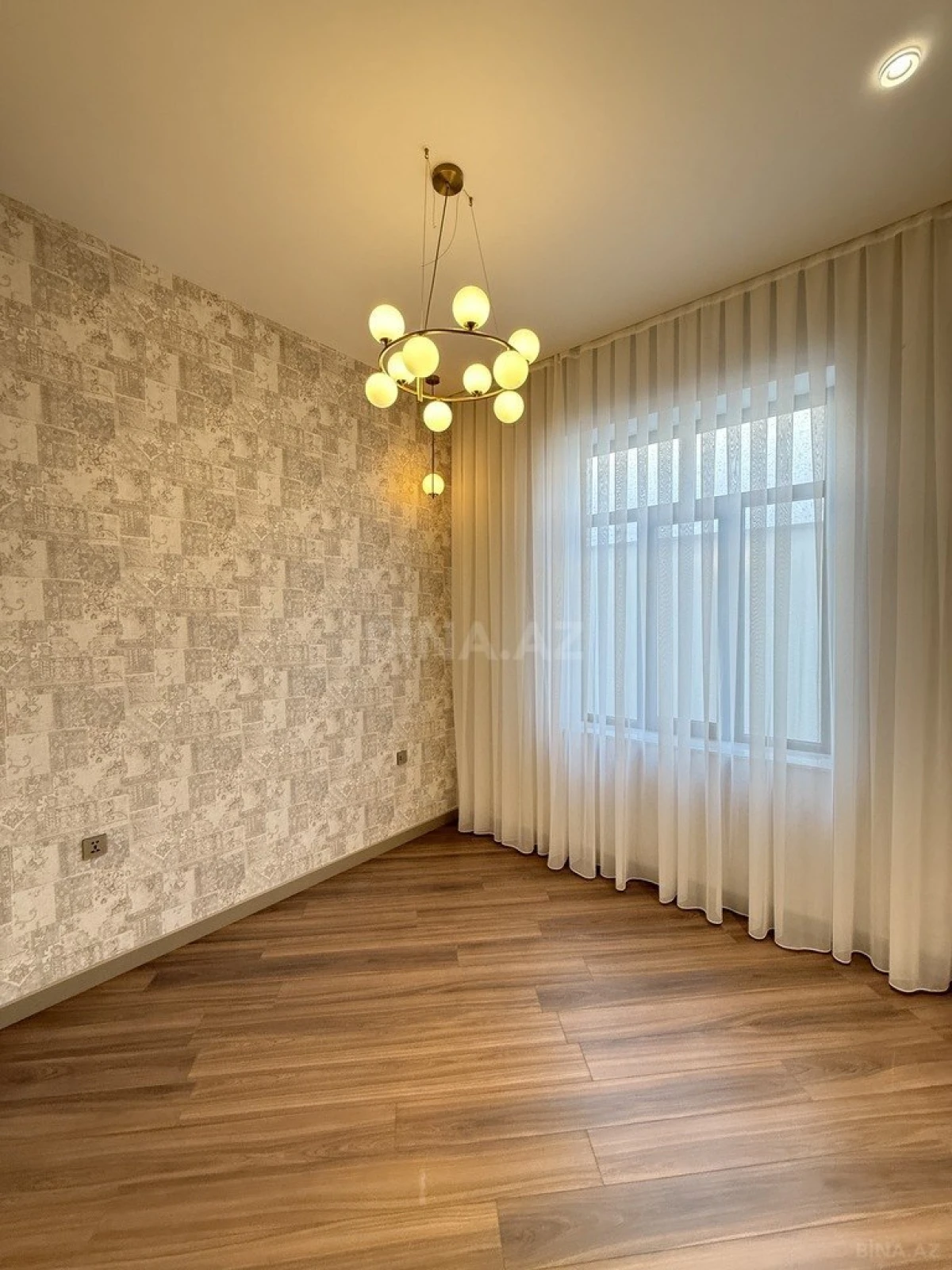 Satılır 5 otaqlı həyət evi 215 m²