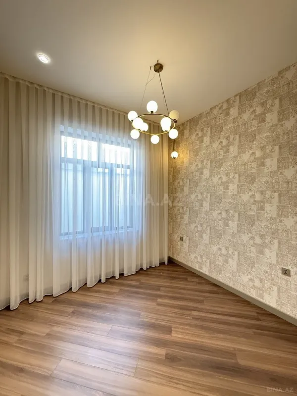 Satılır 5 otaqlı həyət evi 215 m²