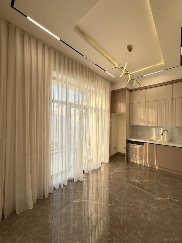 Satılır 5 otaqlı həyət evi 215 m²