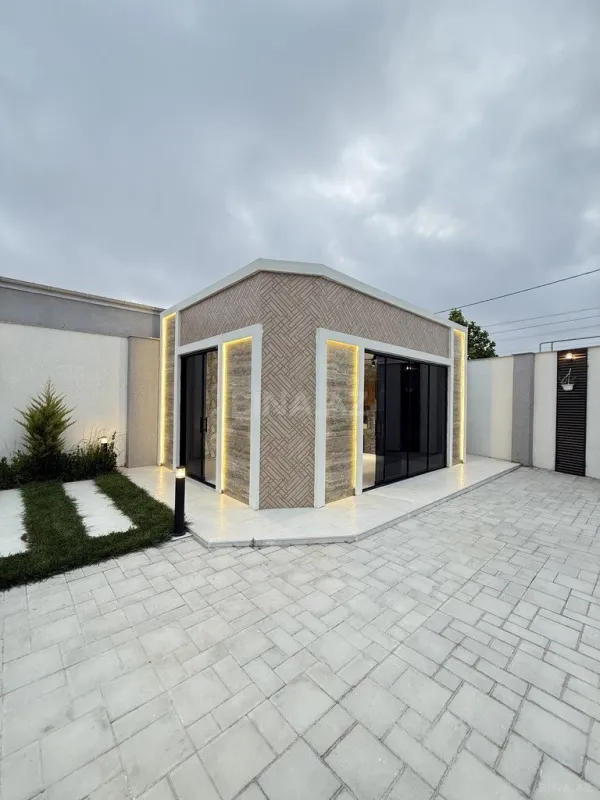 Satılır 5 otaqlı həyət evi 215 m²