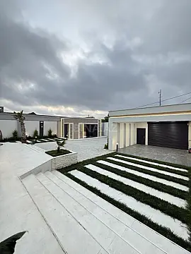 Satılır 5 otaqlı həyət evi 215 m²