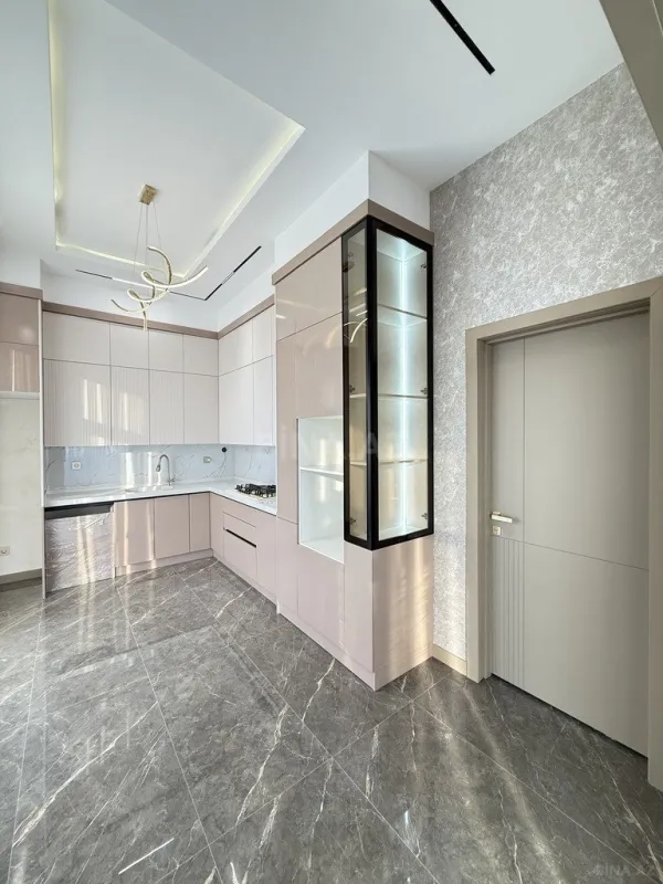 Satılır 5 otaqlı həyət evi 215 m²