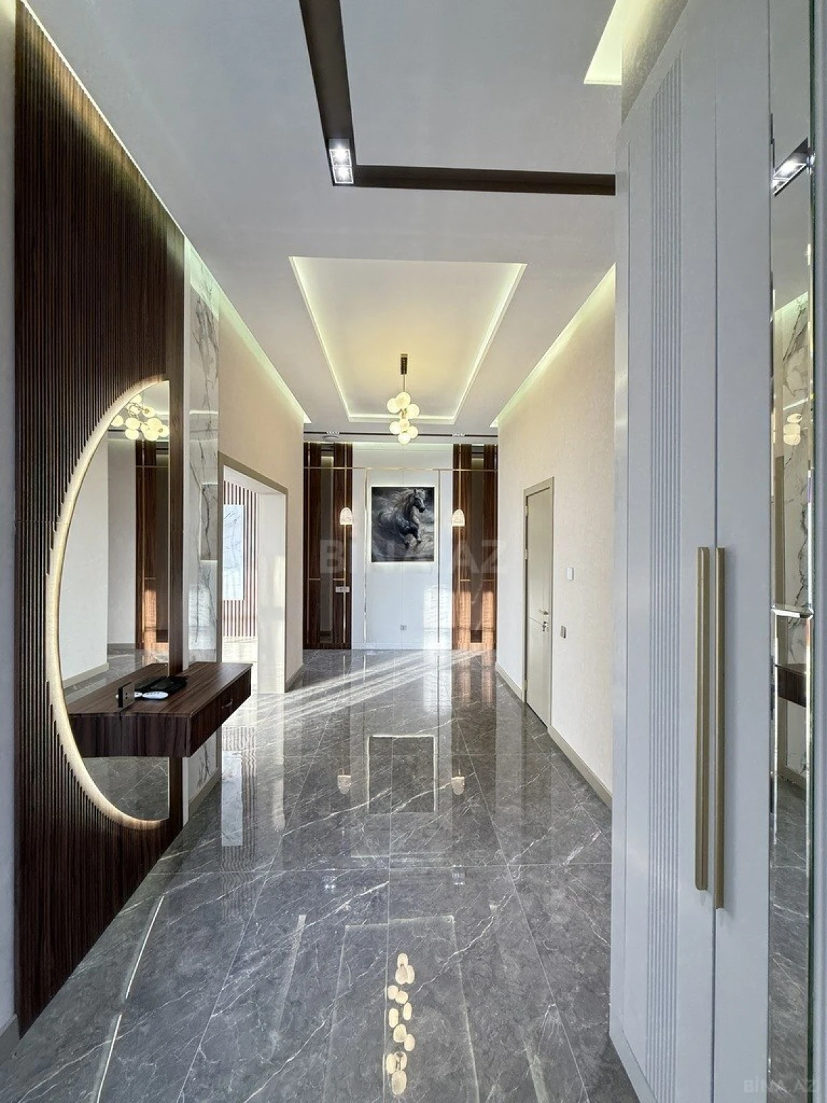 Satılır 5 otaqlı həyət evi 215 m²