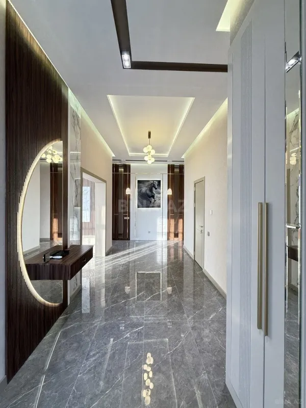 Satılır 5 otaqlı həyət evi 215 m²