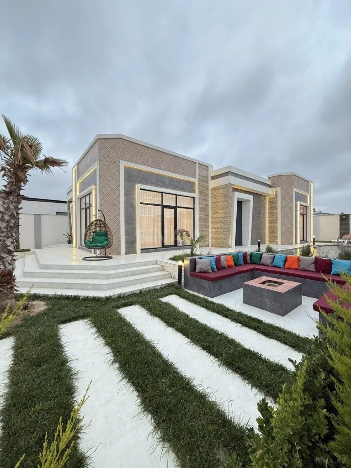 Satılır 5 otaqlı həyət evi 215 m²