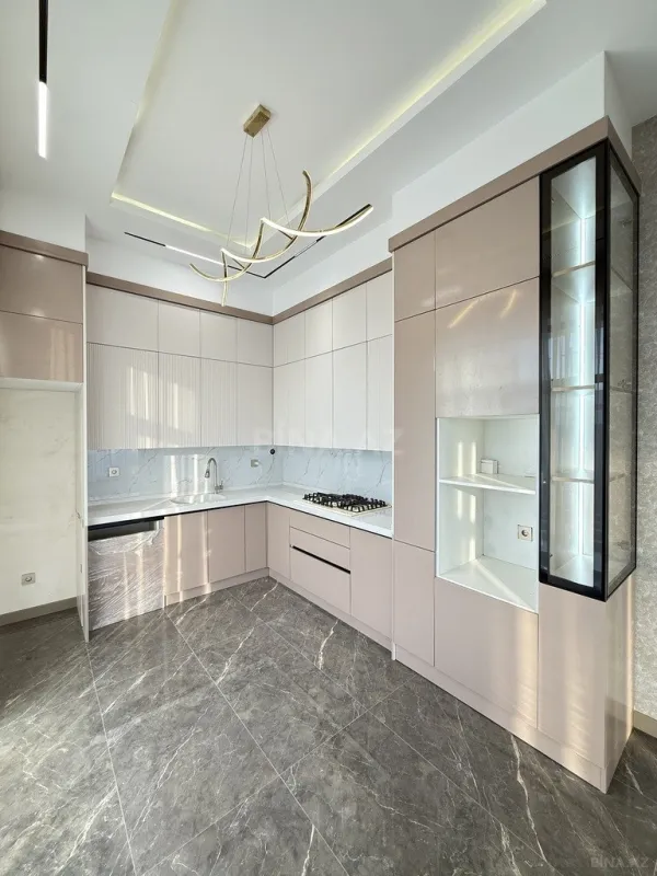 Satılır 5 otaqlı həyət evi 215 m²