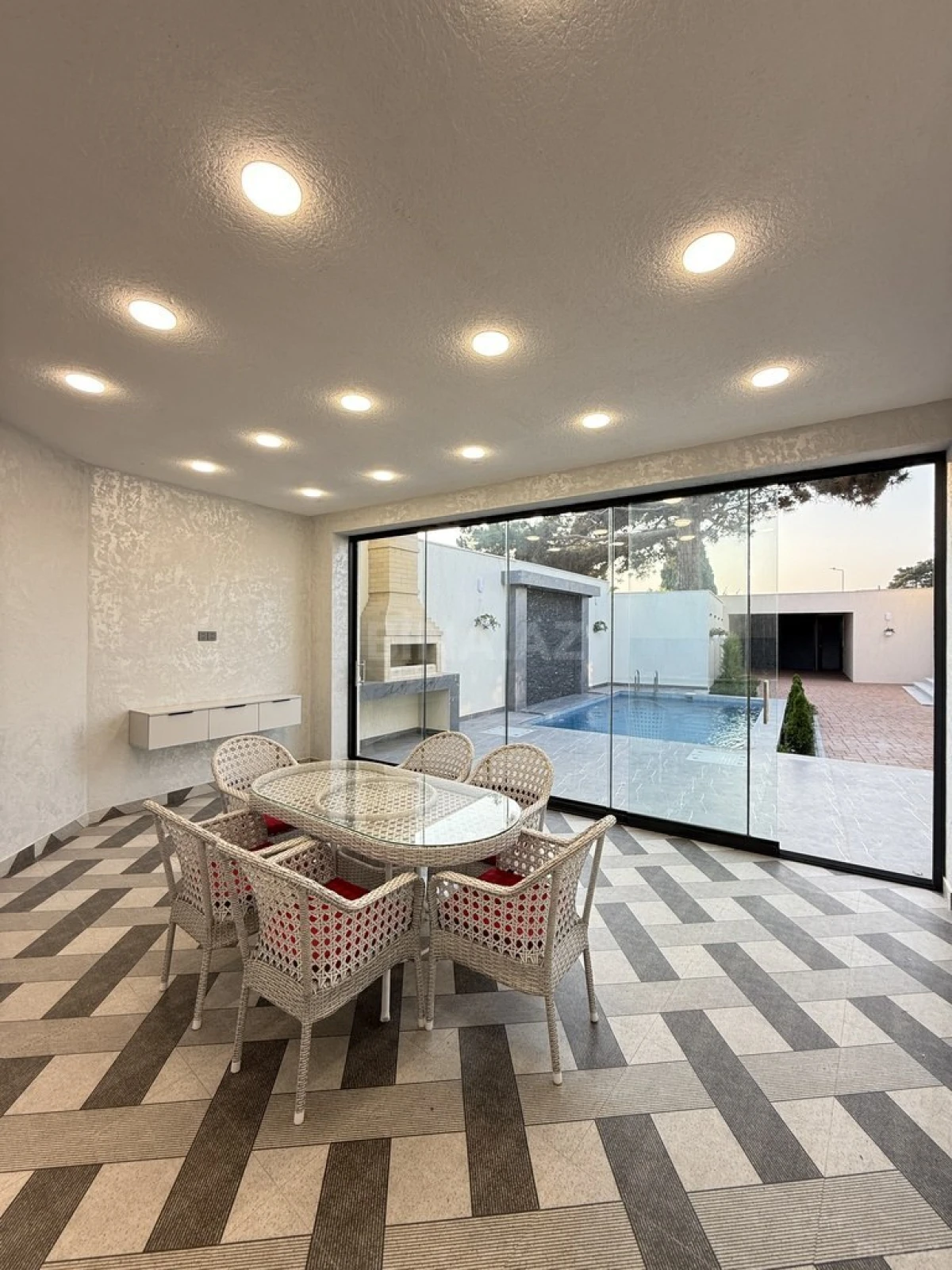 Satılır 4 otaqlı həyət evi 160 m²