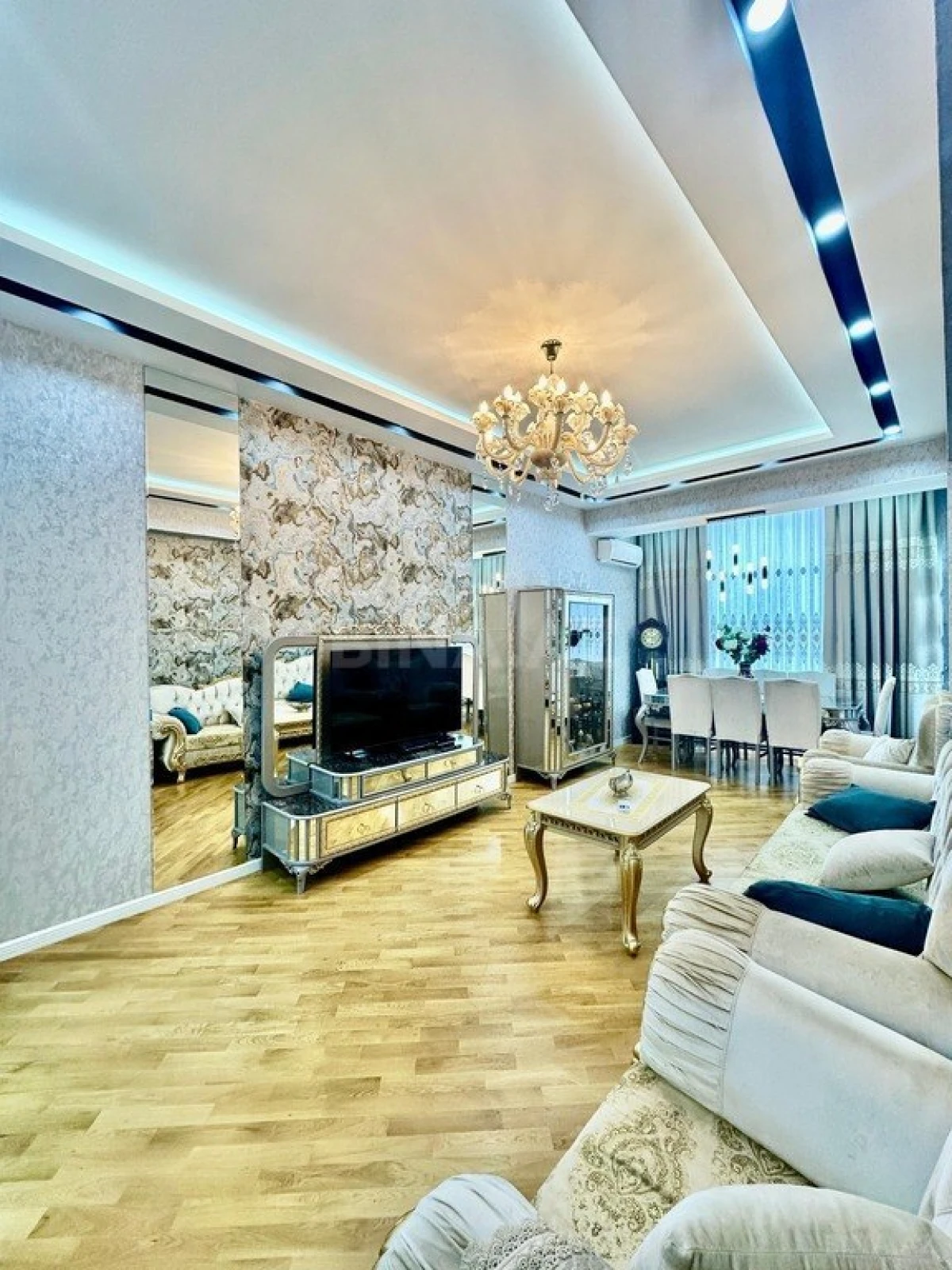 Kirayə verilir 2 otaqlı mənzil 80 m²
