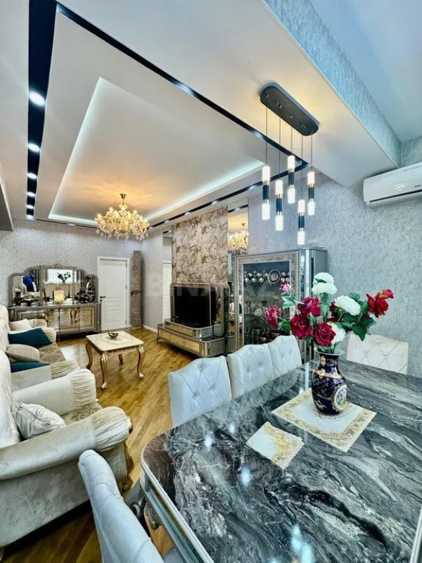 Kirayə verilir 2 otaqlı mənzil 80 m²