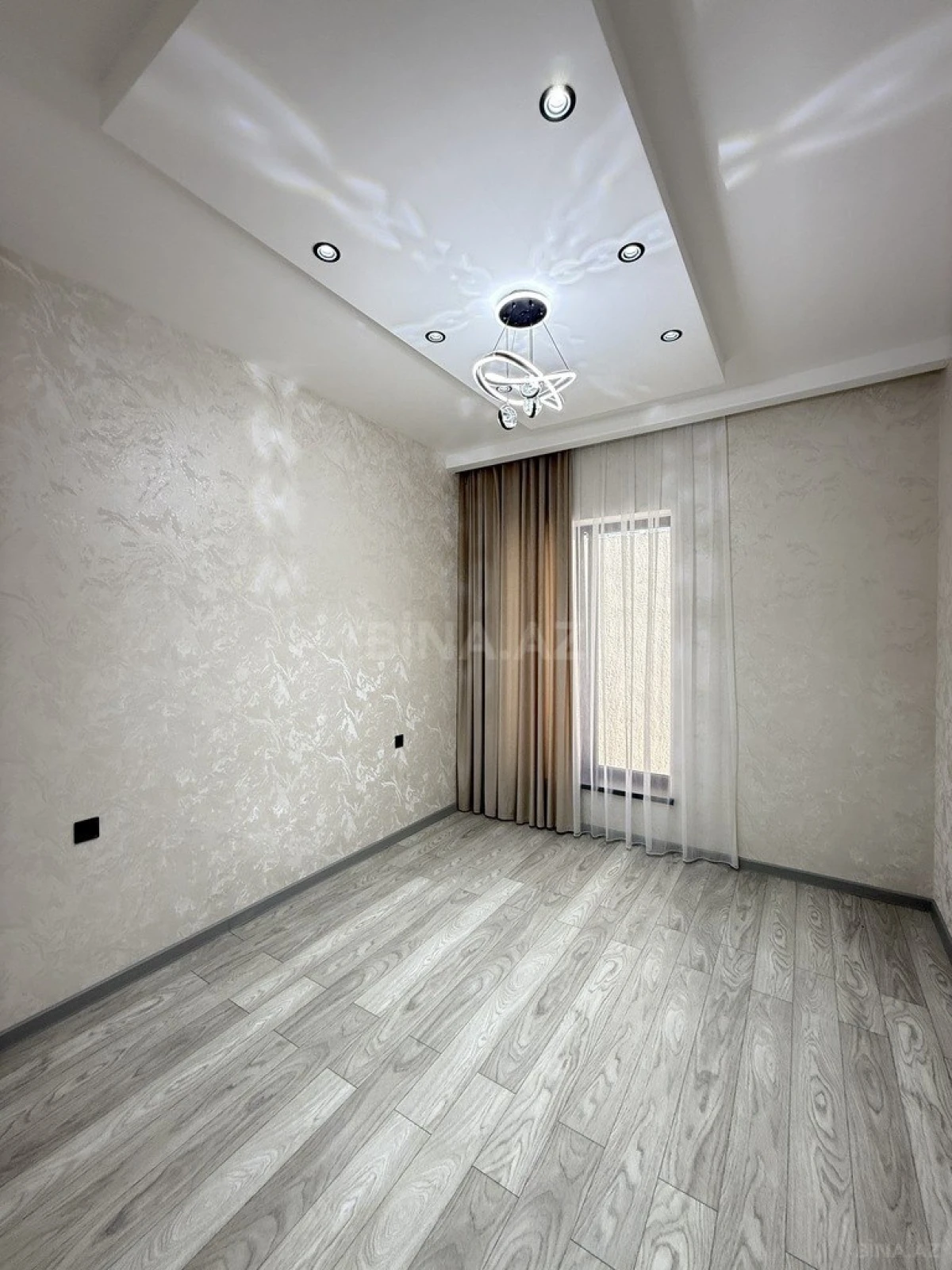 Satılır 4 otaqlı həyət evi 145 m²