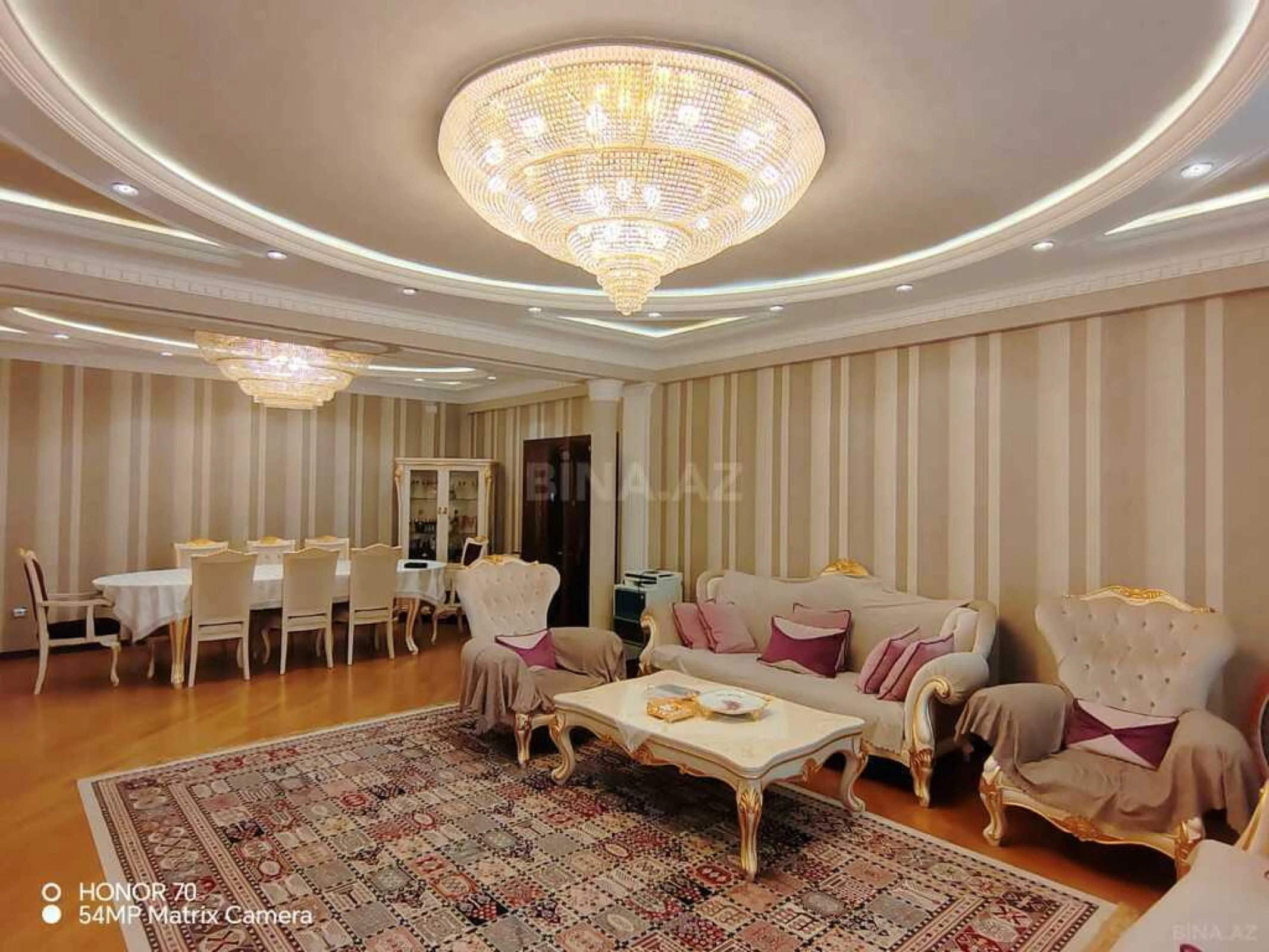 Satılır 4 otaqlı mənzil 195 m²