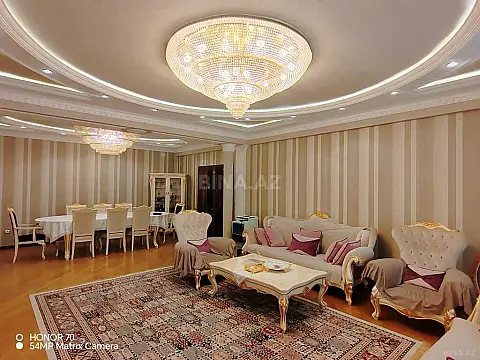 Satılır 4 otaqlı mənzil 195 m²