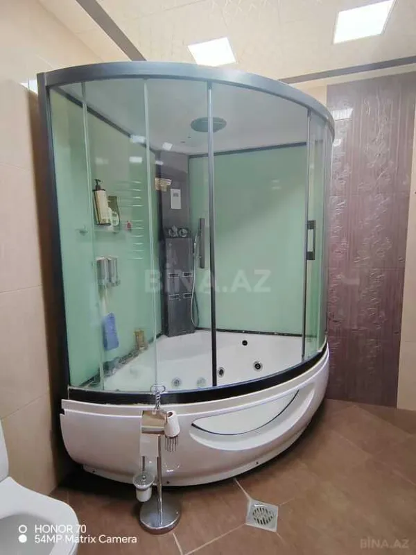 Satılır 4 otaqlı mənzil 195 m²