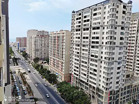 Satılır 4 otaqlı mənzil 195 m²