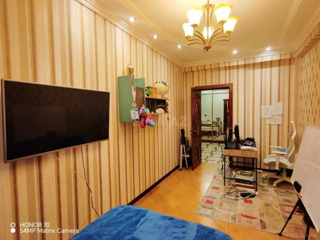 Satılır 4 otaqlı mənzil 195 m²