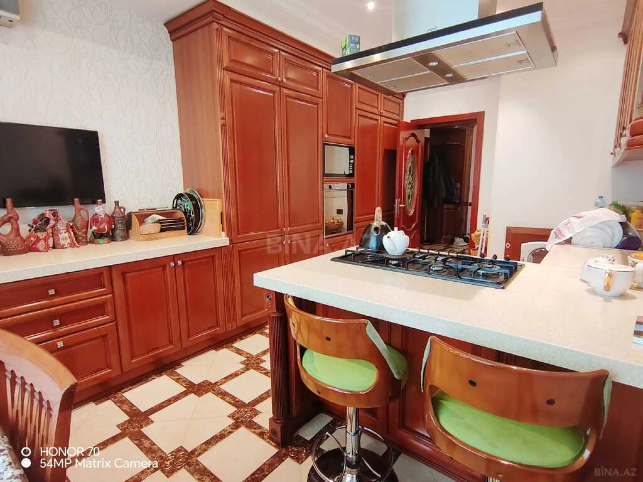 Satılır 4 otaqlı mənzil 195 m²