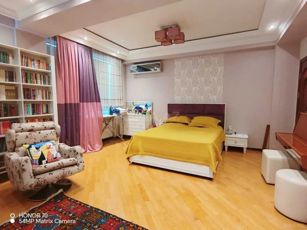 Satılır 4 otaqlı mənzil 195 m²