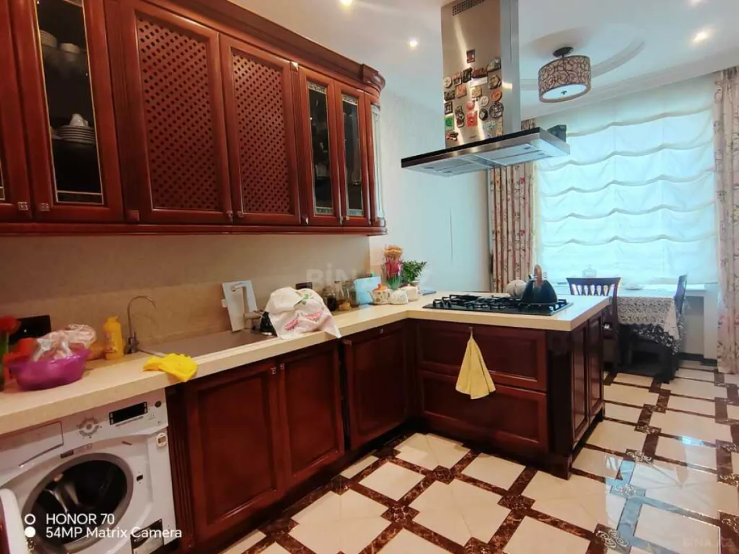 Satılır 4 otaqlı mənzil 195 m²