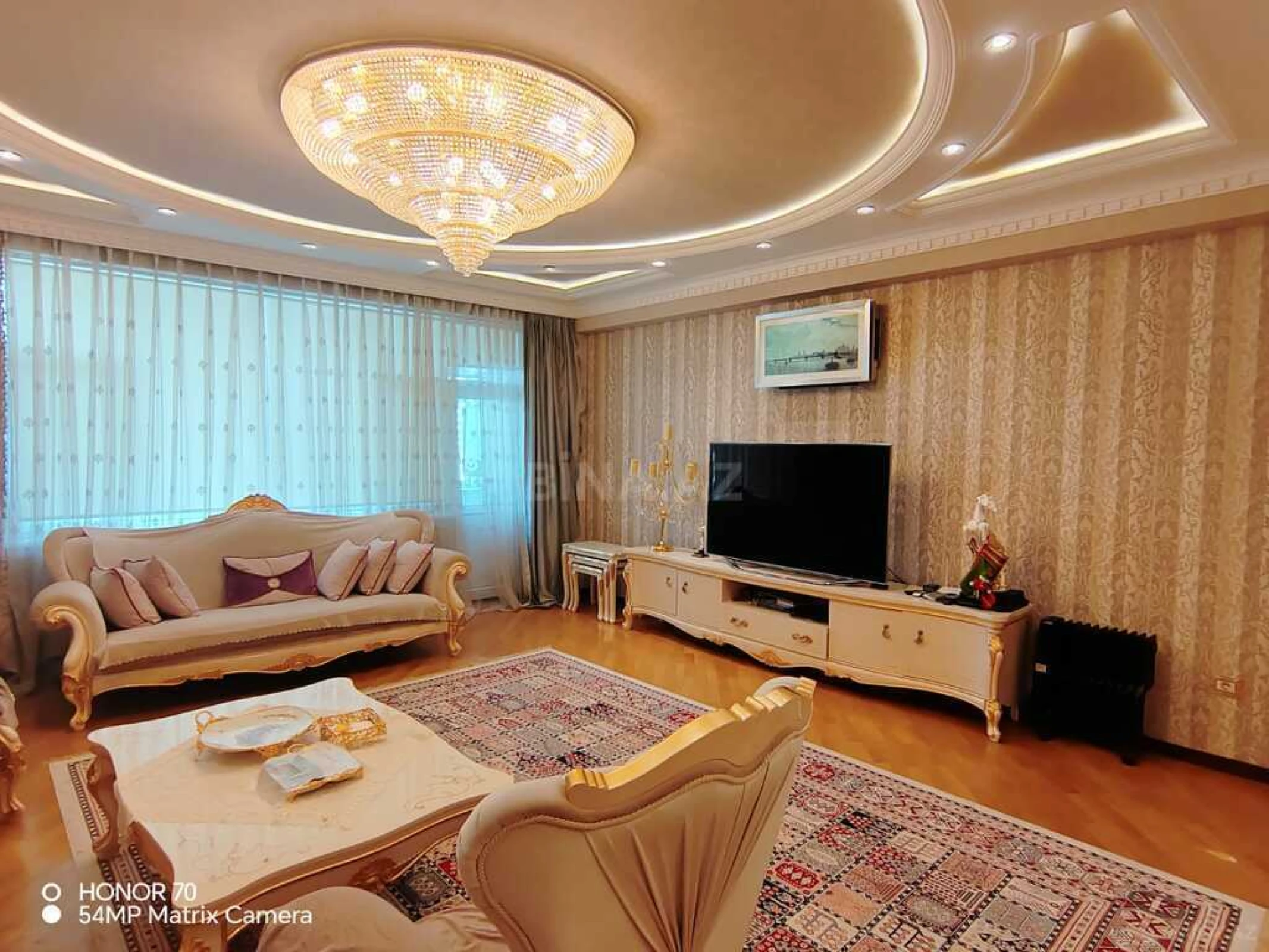 Satılır 4 otaqlı mənzil 195 m²